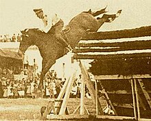 Alberto Larraguibel, 1949 jump.jpg