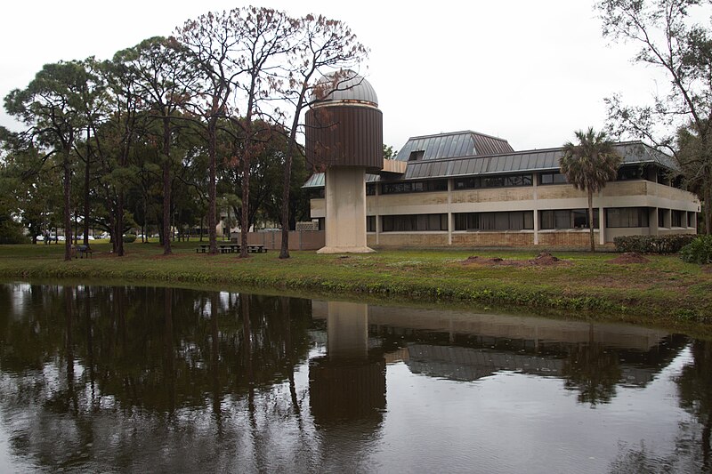 File:PondLeeCampusFloridaSouthWesternStateCollege.jpg