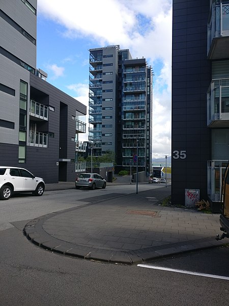 File:Vatnsstígur 18-Reykjavik.jpg