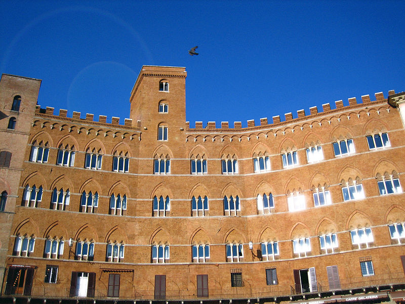 File:Arch PiazzadelCampo.jpg