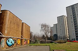 The thermal power station (left) and the "tower houses" (right)