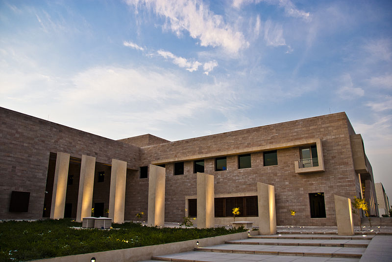 File:Carnegiemellonqatar building entrance.jpg