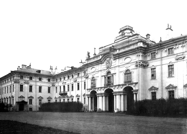 Файл:Strelna palace+.jpg