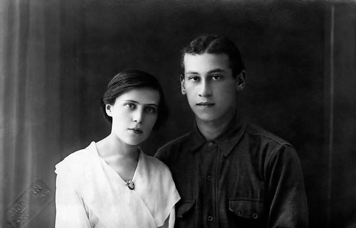 Файл:Bluma & albert zeigarnik.jpg