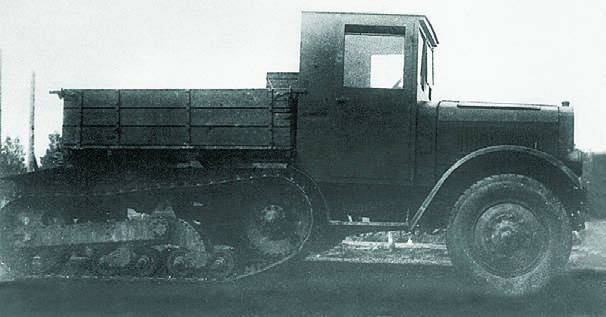 Файл:YSP semi-tracked artillery tractor 02.jpg