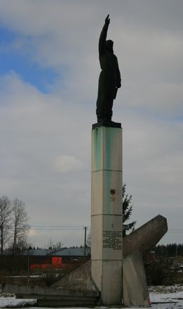 Файл:Monument to Sharonov by Fornosovo.jpg