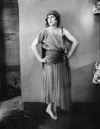 Файл:Alla-Nazimova-1920.jpg