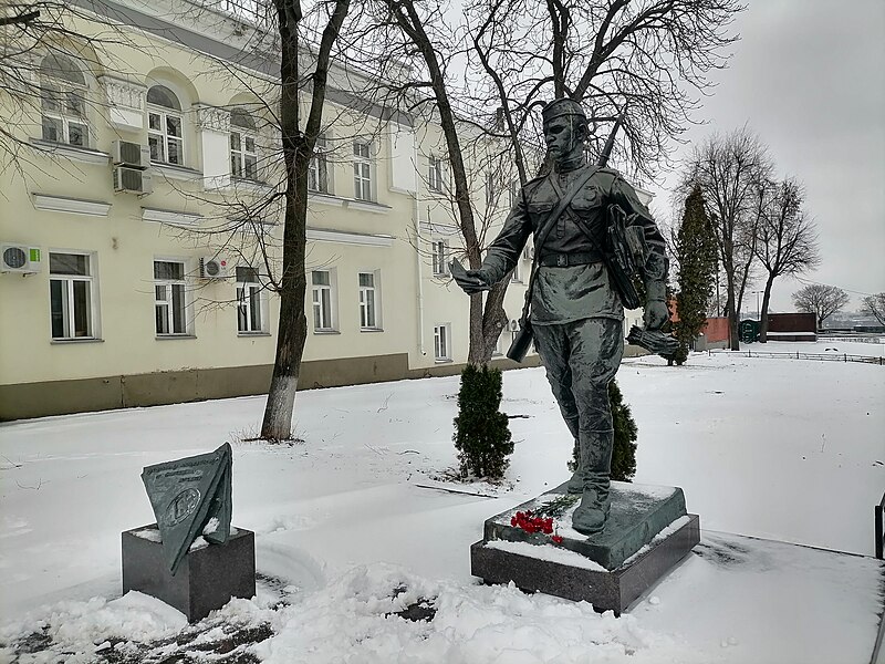 Файл:Памятник фронтовому почтальону.jpg