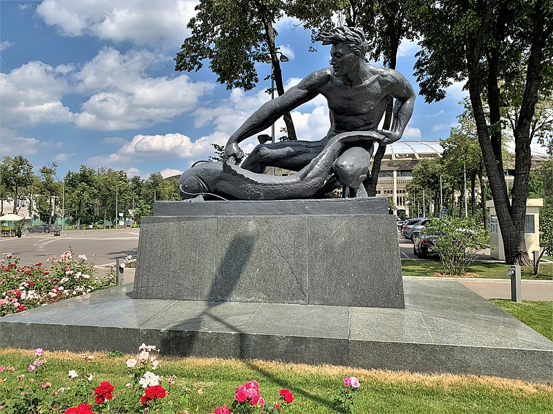 Файл:Water monument (Luzhniki).jpg