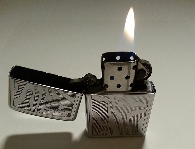 Файл:Zippo gorit J.P.jpg