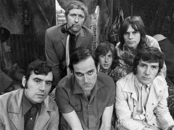 Monty Python в 1969 году Передний ряд: Терри Джонс, Джон Клиз, Майкл Пейлин Задний ряд: Грэм Чепмен, Эрик Айдл, Терри Гиллиам