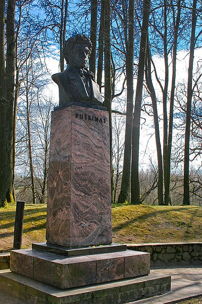 Файл:Pushkin monument in Vilnius.JPG