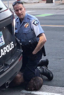 File:George Floyd neck knelt on by police officer.png